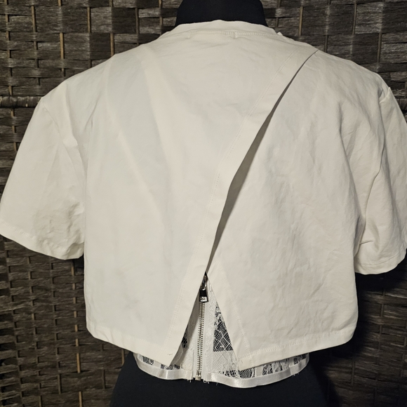 White blouse - Picture 2 of 7